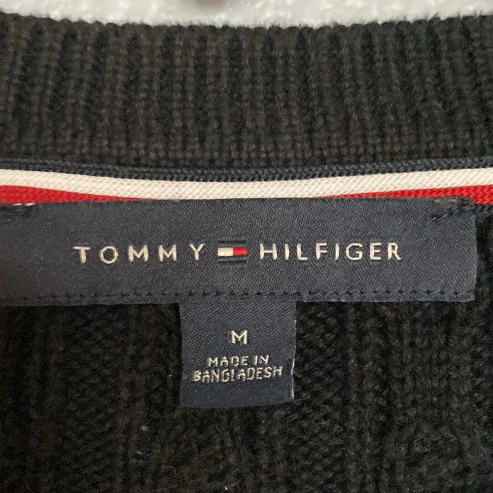 TOMMY HILFIGER knitted long sleeve sweater. Size medium. 💯 cotton. Color block - Picture 3 of 7